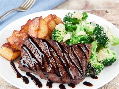 Balsamic Glazed Steak Recipe And Nutrition Eat This Much