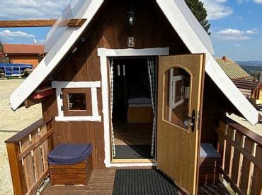Der aufenthalt in dieser luxuriöseren variante des normalen campingplatzes ist im laufe der jahre zu einer beliebten art des urlaubs geworden. Glamping Park Mönichkirchen I Woodloges in Mönichkirchen ...