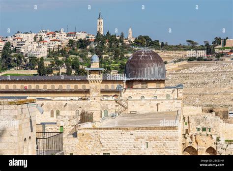 The Western Wall And The Al Aqsa Mosque In Jerusalem Stock Photo Alamy