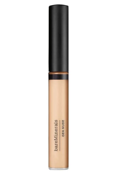 Eyeshadow primer, also known as eye primer for eyelids, has staying power to make your eyeshadow last longer, but also help prevent creases and help make your eye makeup go on smoother. Best Eyeshadow Primer 2019: 9 That will Keep Shadows Crease-Free