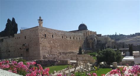 That, it was built 40 years after the ka'ba in makkah. Masjid al-Aqsa - The Mosque of the Prophets of Islam (With ...