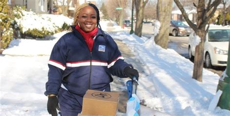 Chicago Usps Worker Saves 89 Year Old Womans Life After Noticing She