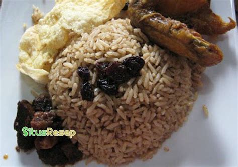 Nasi kebuli dimasak dengan menggunakan daging kambing, kaldu kambing dan susu kambing. Resep Cara Membuat Nasi Kebuli Ayam Khas Arab Asli Lengkap