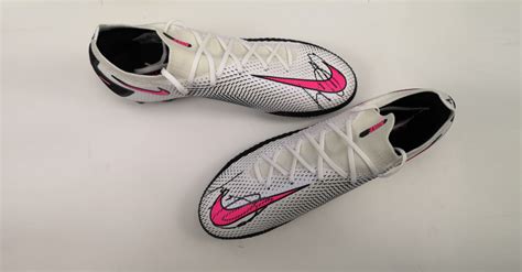 Xg, shot map, match history. Signierte VfB-Schuhe von Kobel