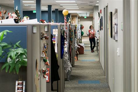 Our team helps people fulfill their dreams of a comfortable, inviting home that brings family and friends together. MasterBrand decorating contest brings cubicle cheer ...