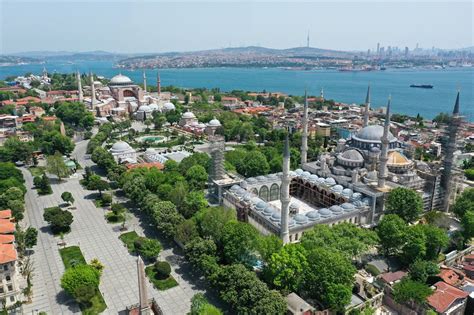 Diyanet bayram namazı vakitleri… i̇slam dünyasında ayrı bir önemi olan, yılın iki büyük bayramından ramazan bayramı geldi çattı. Bayram namazı kılınacak mı? Ramazan Bayramı'nda camiler ...