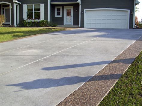 Concrete Driveway With Exposed Aggregate Borders Stained Concrete