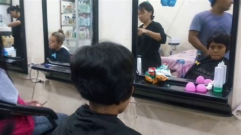 Tidak peduli berapa lama atau pendeknya kunci anda, ada trik memotong rambut untuk memastikan anda memiliki gaya yang sempurna setiap saat. POTONG RAMBUT BOB PENDEK - YouTube
