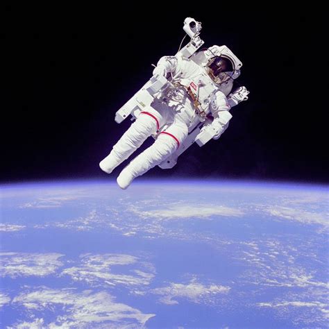 Astronaut Bruce Mccandless Photographed During The First Untethered