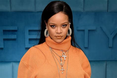Rihanna Participe à La Marche Stopasianhate à New York Blow