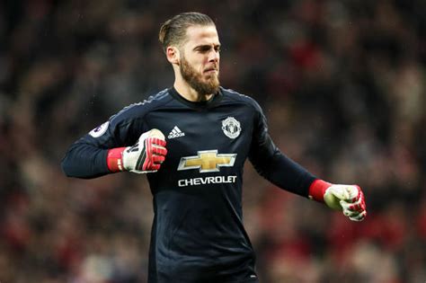 The goalkeeper signed a contract at old trafford last summer allowed los blancos to sign him for €50 million should they want him. Man Utd News: Liverpool transfer raid holds key to David ...