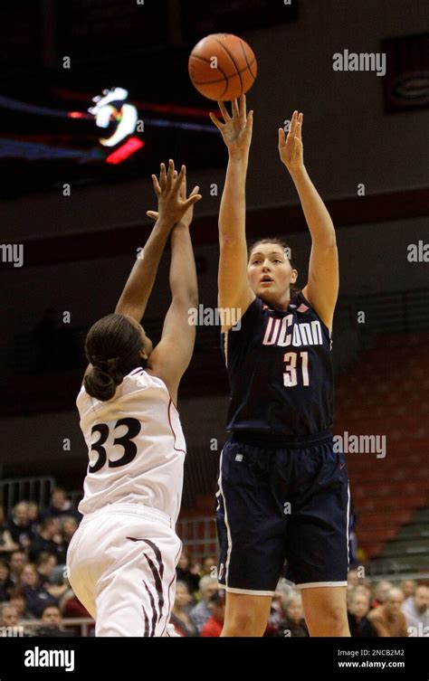 Connecticut Center Stefanie Dolson 31 In Action Against Cincinnati In An Ncaa College