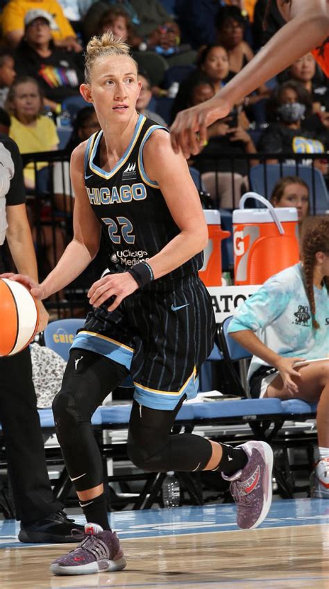 ex kentwood star courtney vandersloot to play for new york liberty kent reporter