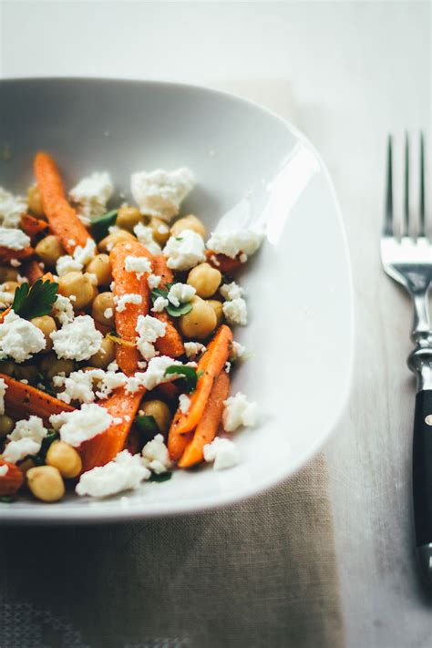 Dressing in ein kleines glas. Kichererbsen-Salat mit Möhren und Feta - moey's kitchen ...