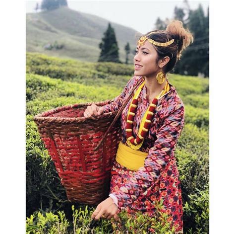 traditional dresses of nepal