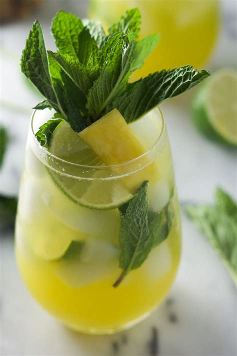 Skinny Sparkling Mint Pineapple Lemonade