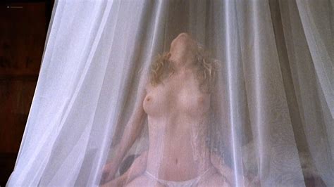 Naked Elizabeth Kaitan In Slave Girls From Beyond Infinity
