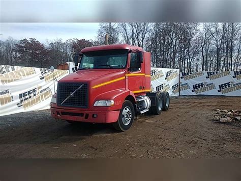 2006 VOLVO TRUCK VNM VIN 4V4MC9GH86N399541 TANDEM AXLE DAY CAB TRUCK