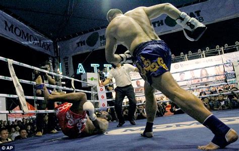 Riddick Bowe Beaten On Muay Thai Debut Daily Mail Online
