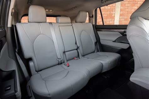 A Look Inside The 2021 Toyota Highlander Le Interior Interior Ideas