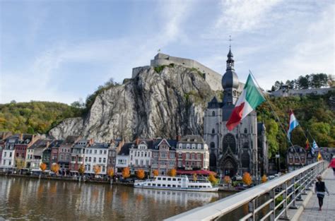 di.nɑ̃) is a walloon city and municipality located in namur province, belgium. Dinant informatie