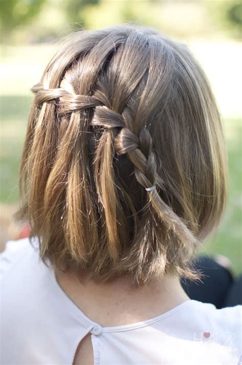 Maybe you have long hair and are thinking of cutting it. Short Cut Saturday - Braids for short hair - Hair Romance