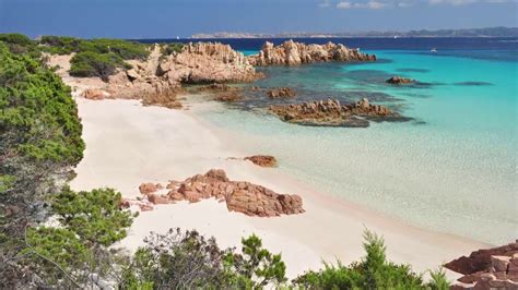Located in the south/west side of the budelli island, it is undoubtedly the most famous beach in the archipelago. Rosa Beach of Budelli - Trovaspiagge