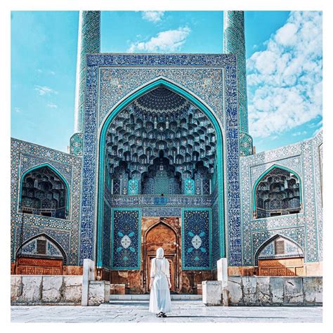 Tag Someone Who Needs To See This Beautiful Mosque In Esfahan Iran 🇮🇷