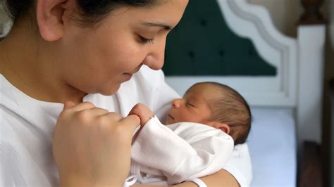 However, this trick will not work with a newborn. Newborn development: 0-1 month | Raising Children Network
