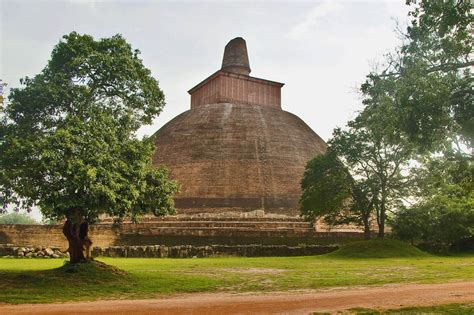 It is the capital city of north central province, sri lanka and the capital of anuradhapura distr. Sri Lanka's 10 Most Beautiful Towns And Cities