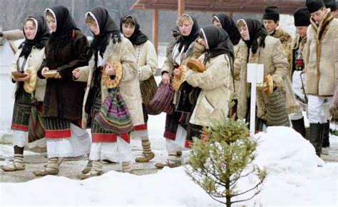 Tinerii Din Comunele Clujene Păstrează Vii Obiceiurile De Crăciun