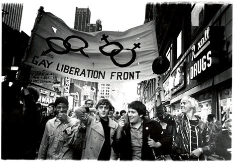 En el marco de aquella redada, en la que participaron unas dos mil personas, diversos grupos decidieron formar, en estados unidos , el gay liberation front. (VIDEO) ¿Sabe por qué el 28 de junio se celebra el Día del ...