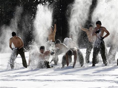 Photos South Korean Special Forces Play Shirtless In Snow In Bizarre