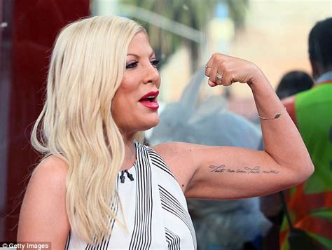 Tori Spelling Flexes Her Biceps During Tv Appearance To Show Off Tattoo Daily Mail Online