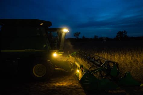 Custer Farms John Deere 9650sts Combine Harvesting Soybeans At N