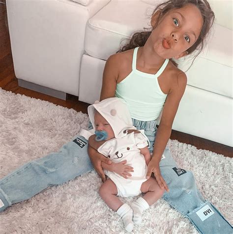 Il motivo è sua figlia sofia. Chi è Dasha, compagna di Stefano Sala e nemica di Dayane ...