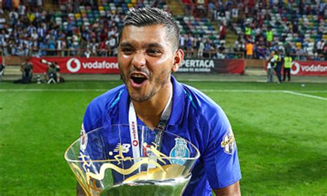 'Tecatito' Corona: El 'Dragón' mexicano que brilla en el Porto