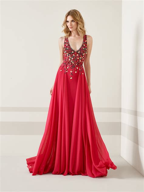Vendita abito da cerimonia pronovias barcelona collezione 2019 come nuovo, colore rosa antico composto di pizzo abito da sposa corto, adatto anche per cerimonie, di fattura sartoriale, tg 42/44 , color rosa antico, lunghezza totale cm 90. Pronovias - Bonini - Abiti da Sposa e Cerimonia - Trapani ...