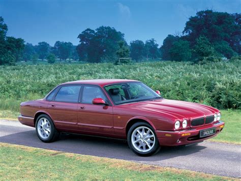 The xj is jaguar's top of the line model, known for pampering occupants with luxury amenities, a smooth ride and effortless power. JAGUAR XJ specs & photos - 1997, 1998, 1999, 2000, 2001 ...