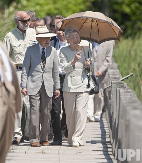 Photo Japans Imperial Couple Visit Mer Bleue Conservation Area