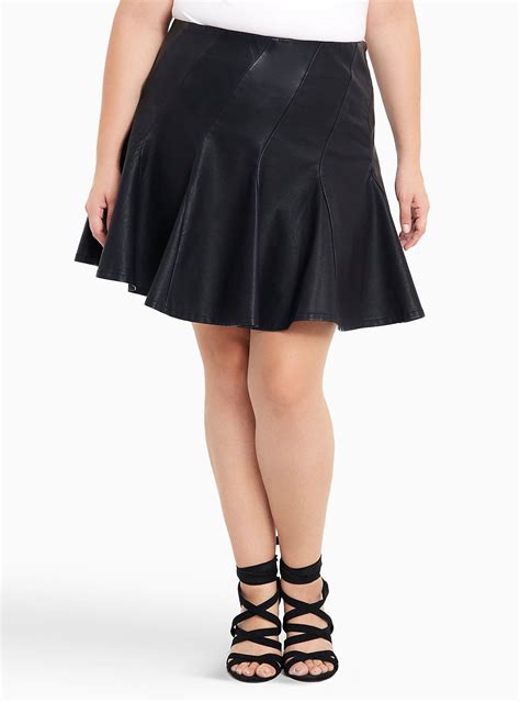 Faux Leather Flared Skirt In 2020 Black Leather Skirt Outfits Black