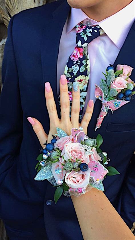 Big, bright, and beautiful pink flowers delivered from proflowers make a great floral gift, especially for that someone who loves pink. Prom corsage inspiration | Pinterest: @xonorolemodelz ...