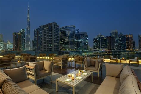 Travelers who have shopping on the agenda can visit dubai mall and burjuman mall, while those looking for another kind of activity may want to check out ski dubai. Hotel Radisson Blu Dubai Waterfront| Vacanta Dubai| Sejur ...
