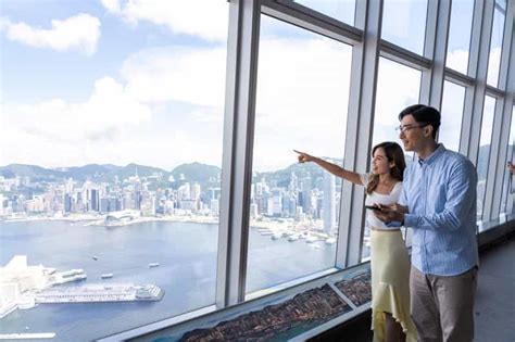 Hong Kong pont d observation du sky100 et bus à arrêts multiples Hop