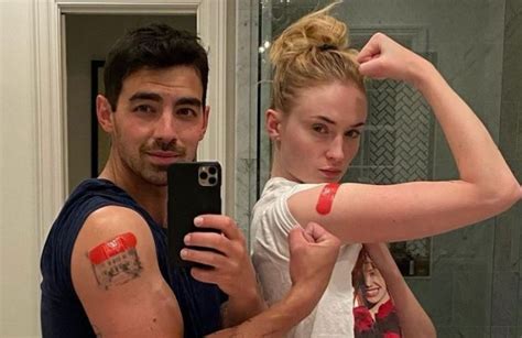 Joe Jonas And Sophie Turner Flex Their Muscles After Covid 19 Vaccine