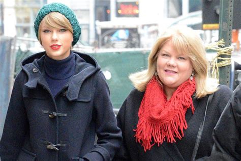 Taylor Swift S Mom Says She Wanted To Vomit And Cry After Hearing About Her Daughter S Alleged