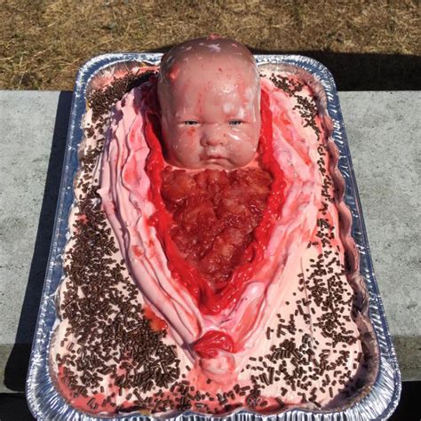 OMG Baby Showers Cake Of This Woman Shows A Baby Coming Out Of An