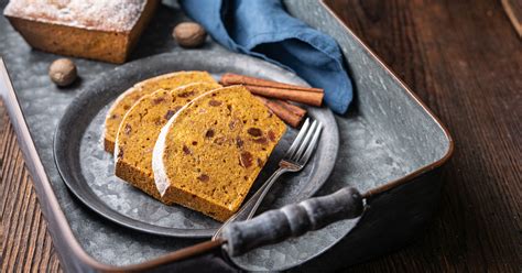 Um den kuchen zu backen braucht man nur gemahlene nüsse oder mandeln, eine menge schokolade, eier und. Herbst-Rezept: Einfacher Kürbis-Mandel-Kuchen ohne Butter ...