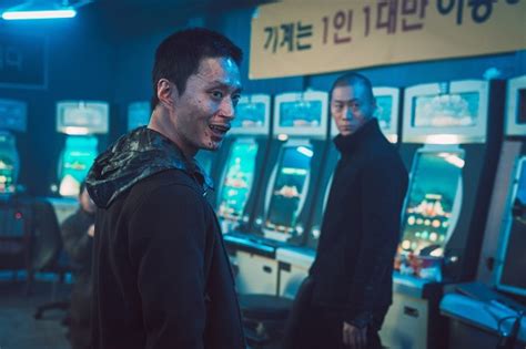 지난 20대 시절동안 사실 내가 가장 가지고 싶었던 게 사랑이었다. '범죄도시' 윤계상 옆 반짝… 장첸파 김성규의 '生연기 ...
