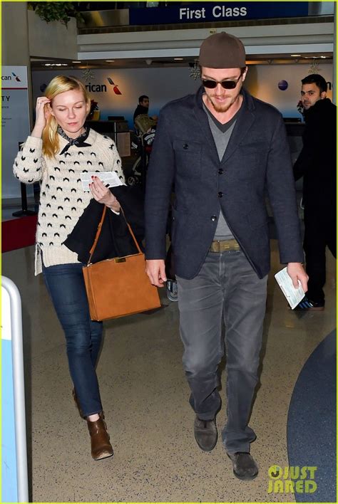 The gorgeous american dunst got engaged with her long term boyfriend, jesse plemonsin, her. kirsten dunst garrett hedlund fly out after holidays 08 ...